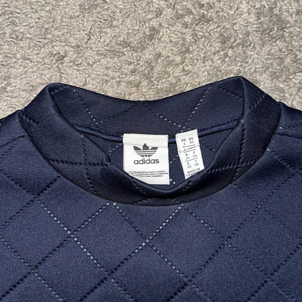 LIKE NEW Adidas Originals Women’s Embossed Quilted Top Tee - Picture 3 of 6